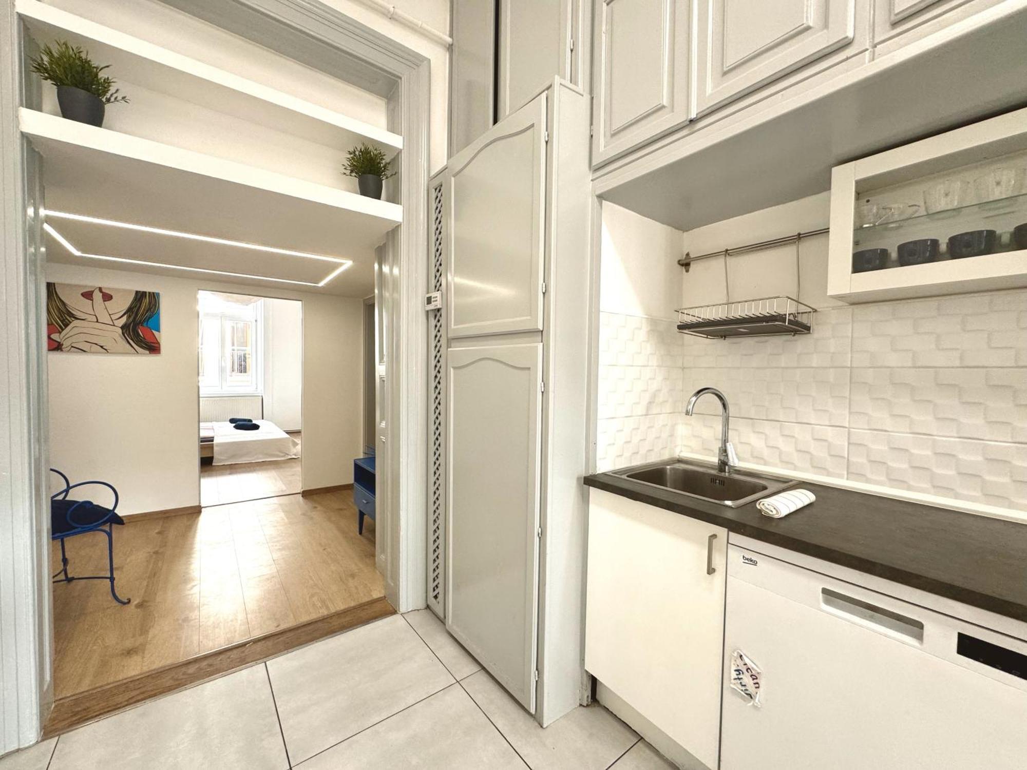 On In The Center 3 Br Apartment *