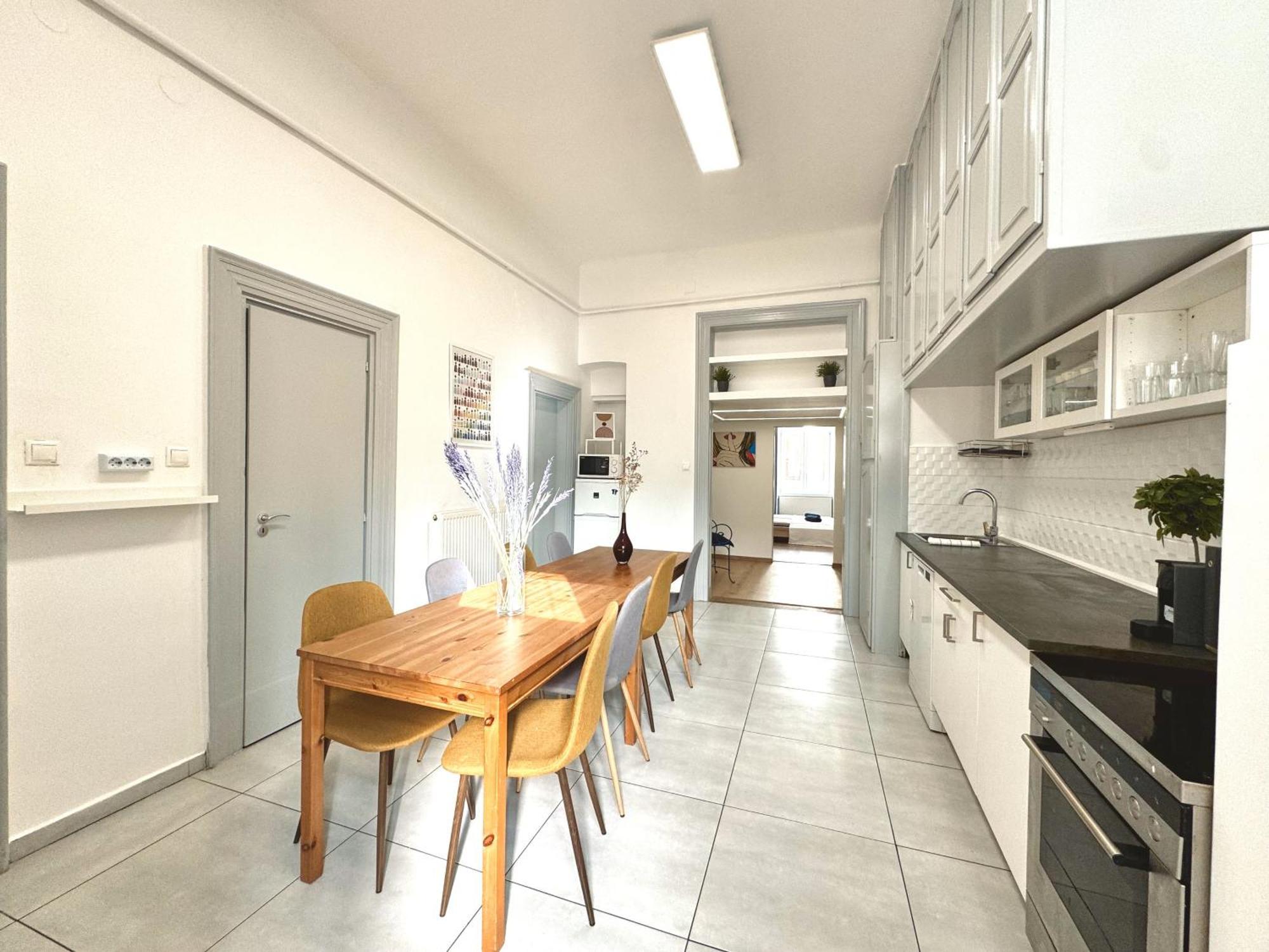 Apartment On In The Center 3 Br Budapest